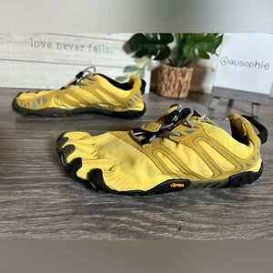 Vibram FiveFingers V - Trail 2.0 Shoes in Yellow Gray Black Size 6 - 6.5 NWT!